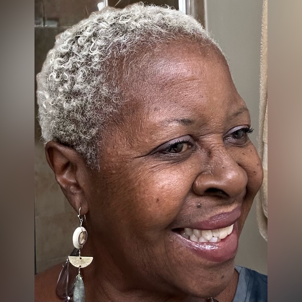 I’m LIVE! All Items $12.00 and Below! Come 👀 for Yourself! - Picture 3 of 11